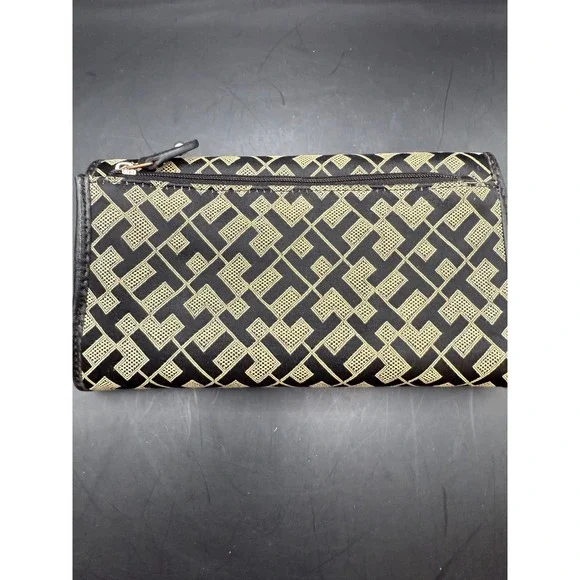 Tommy Hilfiger Women's Wallet Clutch Signature Monogram Black Beige Snap Closure - Picture 3 of 11